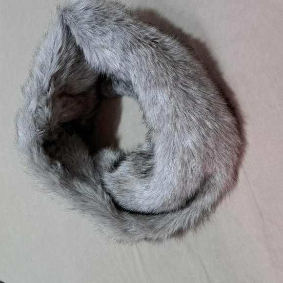 Woman's scarf - Picture 1 of 4